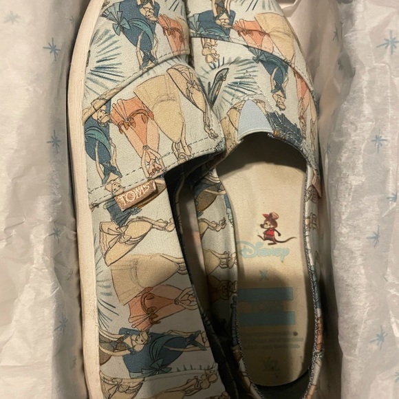 Toms Shoes - Disney x Toms Cinderella Slip On